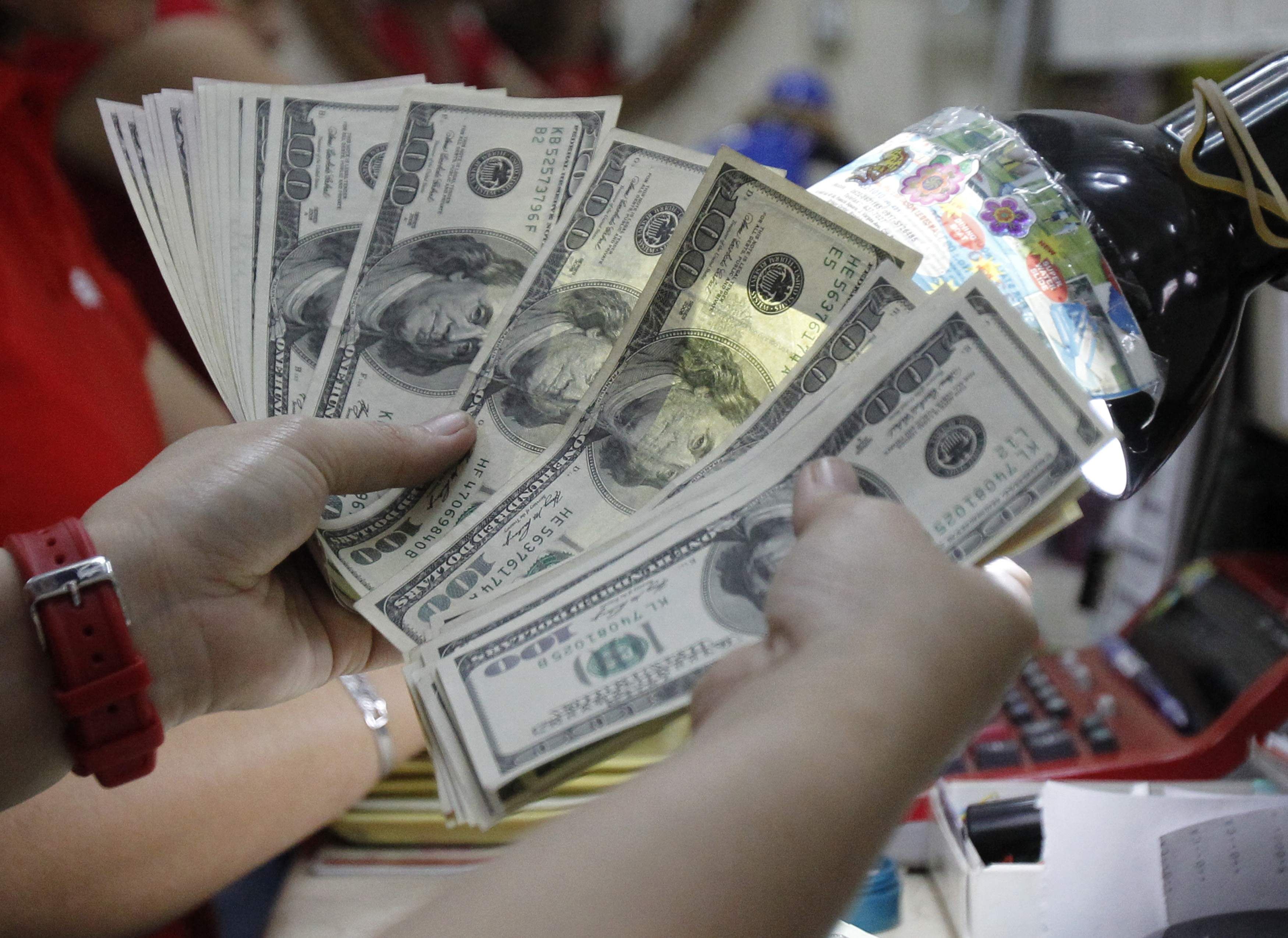 سعر الدولار اليوم السبت 26-8-2017 والعملة الأمريكية تستقر
