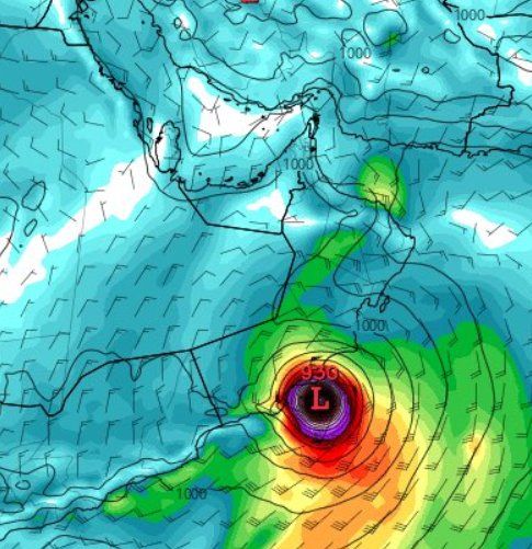 السعودية | خبراء طقس يحذرون: إعصار من الدرجة الأولى يصل إلى هذه المناطق في المملكة خلال أيام