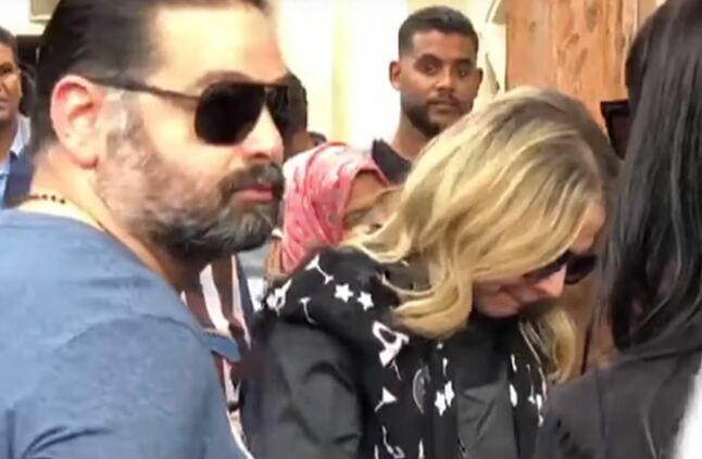 شاهدوا.. انهيار خطيبة هيثم احمد زكي فى جنازته