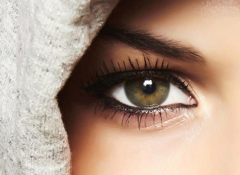 أخطاء مكياج العيون المبطنة وطرق تصحيحها