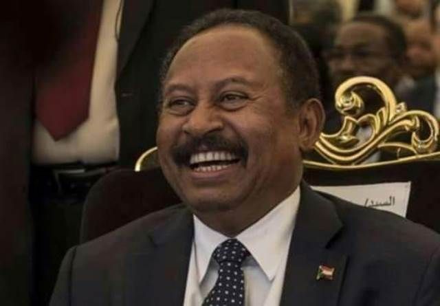 بالصور.. حمدوك ووفده يصل مقر الاجتماع مع حميدتي