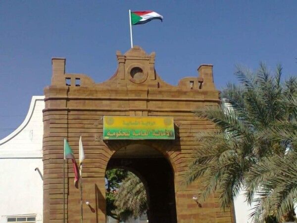 والي الشمالية يؤكد اهتمام حكومته بشريحة الخريجين