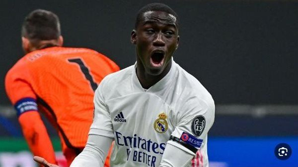 ميندي يضيف الهدف الثاني لريال مدريد ويقلب الطاولة على أتلتيكو