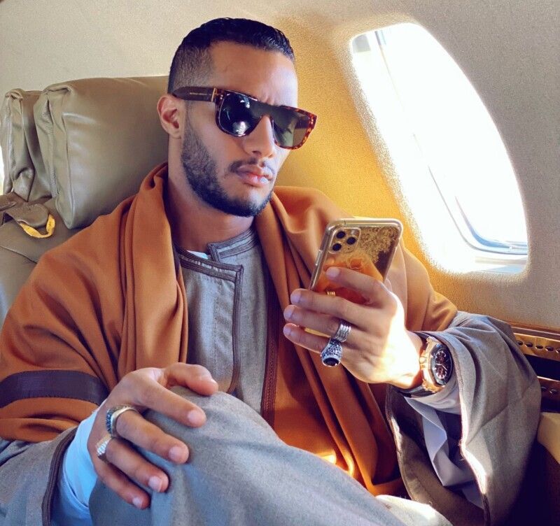الجمهور يحاصر محمد رمضان في الكوت ديفوار عقب صلاة الجمعة – شاهد الصور