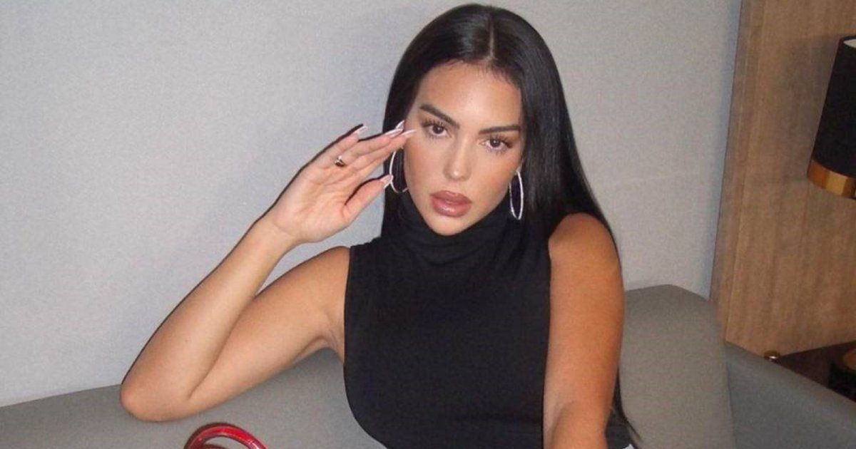 شبيهة جورجينا رودريغيز بتصرف غير متوقع..والجمهور يتهمها بهذا الأمر-بالفيديو