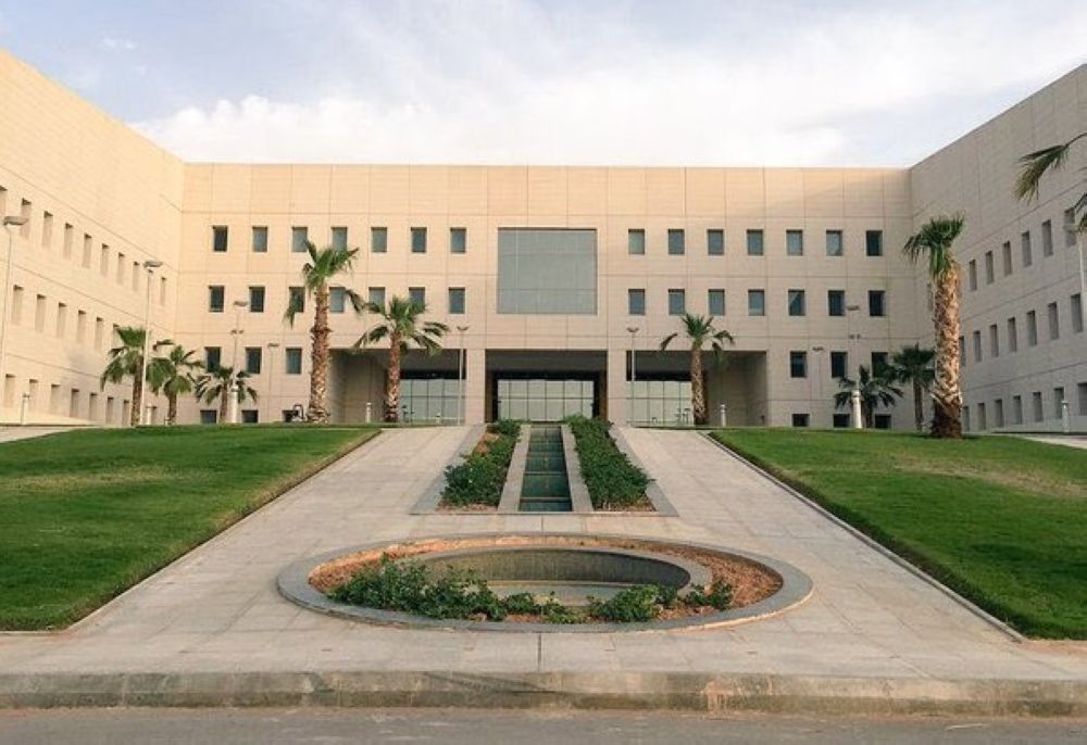 وزارة التعليم.. بدء التقديم على مسار الاتفاقيات الصحية لبرنامج الإقامة الطبية بفرنسا