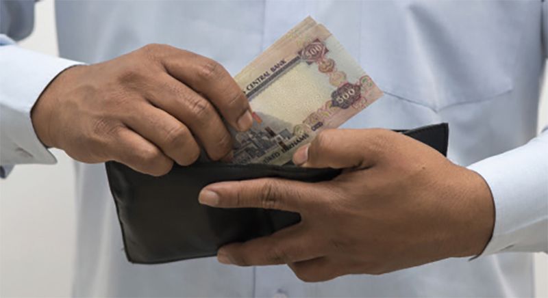 الامارات | استشارة قانونية.. كيف تتصرف المطلقة حال تخلف مطلقها عن دفع النفقة؟