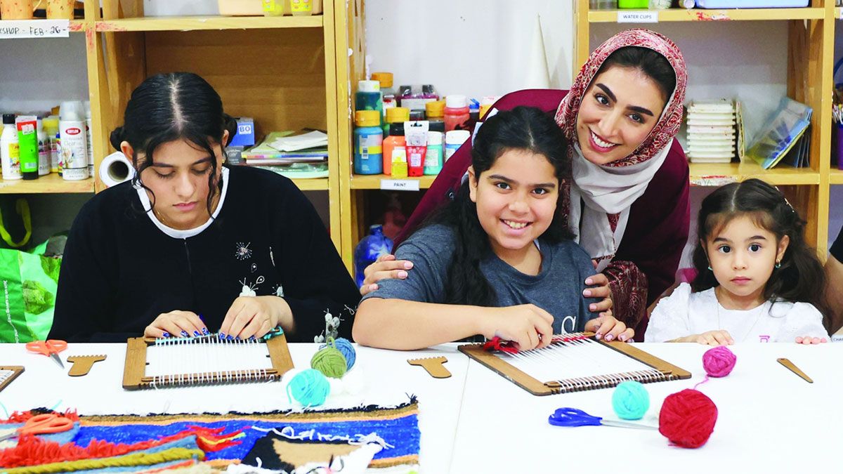 الامارات | أيادٍ مبدعة في دبي تنقش بصمتها على الخزف