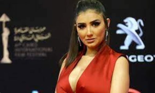 شاهد.. الفنانة مي عمر طيرت عقول الشباب بفيديو رقص بلدي على واحدة ونص.. اجدع من صافيناز (فيديو)