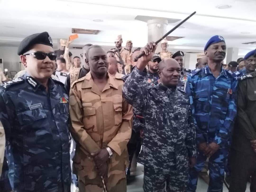وزير الداخلية السوداني يُشدد على عدم تسييس تقديم المساعدات الإنسانية