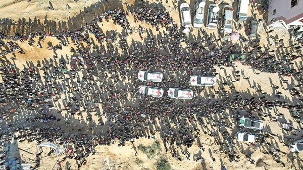 تسليم جثامين 4 إسرائيليين وبدء دخول «المنازل المتنقلة» إلى غزة