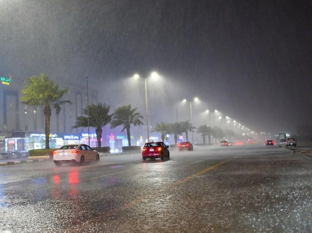 طقس المملكة.. هطول أمطار غزيرة على عدد من محافظات جازان