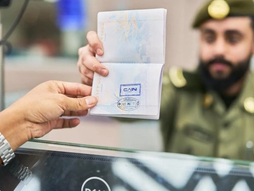 اعتبارًا من اليوم.. الجوازات السعودية تبدء تطبيق الشروط الجديدة لإصدار تأشيرة الزيارة العائلية