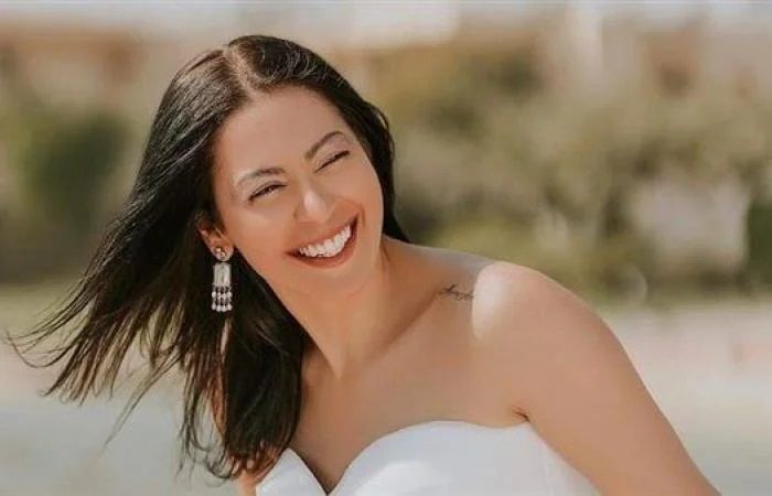 لقاء الخميسي في تعليق غريب على أزمة زوجها وإيمان الزايدي
