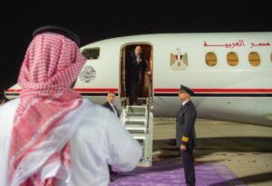 مغادرة الرئيس عبدالفتاح السيسي جدة وولي العهد في مقدمة مودعيه