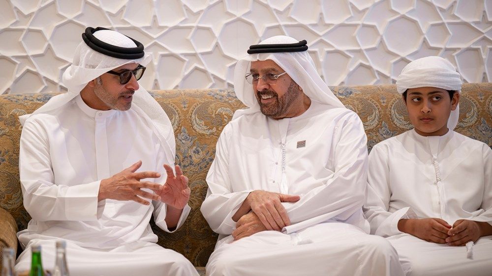 هزاع بن زايد يزور محمد أحمد المحمود في مجلسه بمنطقة العين