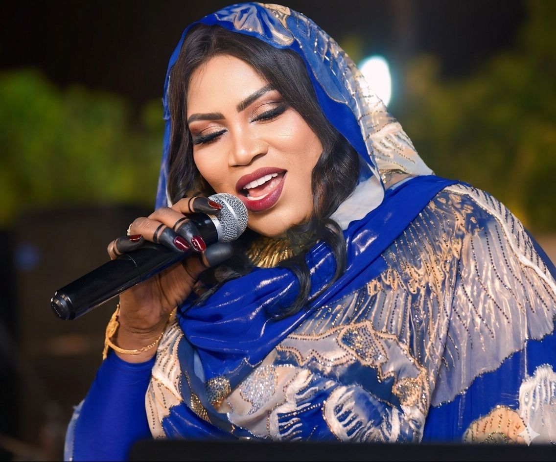 شاهد بالفيديو.. “دقلو فوق يا ناس”.. الفنانة إنصاف مدني تثير غضب الجمهور وتتغزل في أسرة “حميدتي” خلال مهرجان “الإمارات تحب السودان”