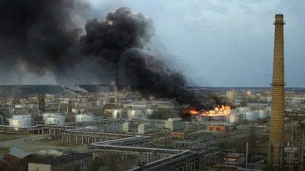 أوكرانيا: قصفنا مصفاة نفط في روسيا
