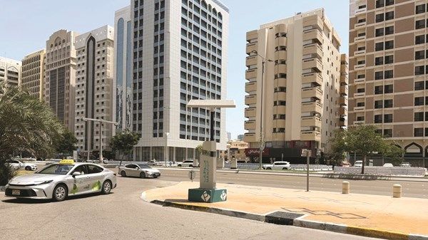 في جولة ميدانية لـ «الاتحاد»: «كاميرات ذكية» لاحتساب رسوم المواقف تلقائياً في أبوظبي