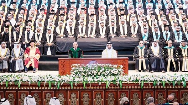 سلطان بن أحمد القاسمي يشهد تخرُّج طلاب البكالوريوس بجامعة الشارقة