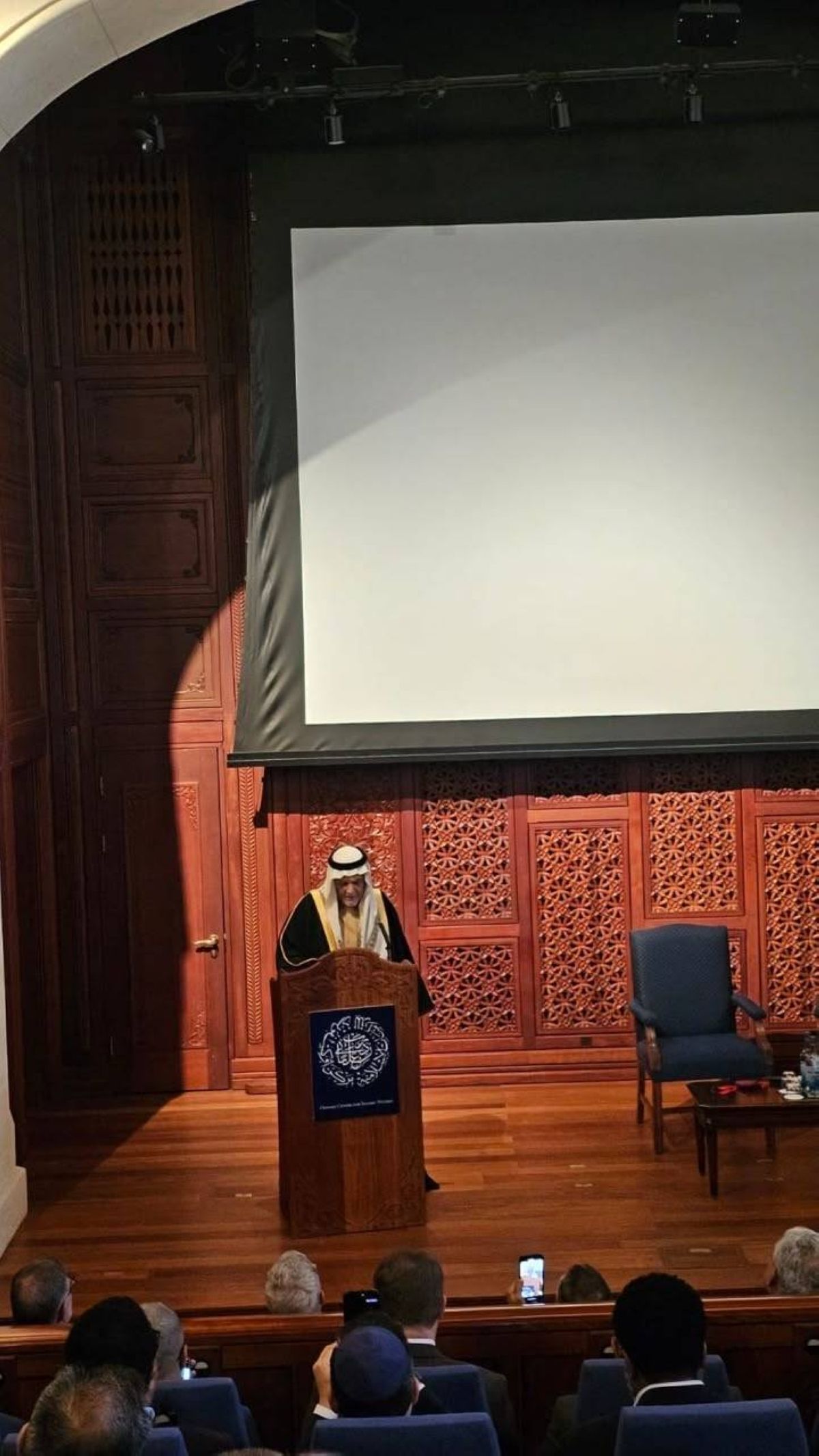 الأمير تركي الفيصل: الإيمان والأخلاق أُسُس لمواجهة تحديات البشرية