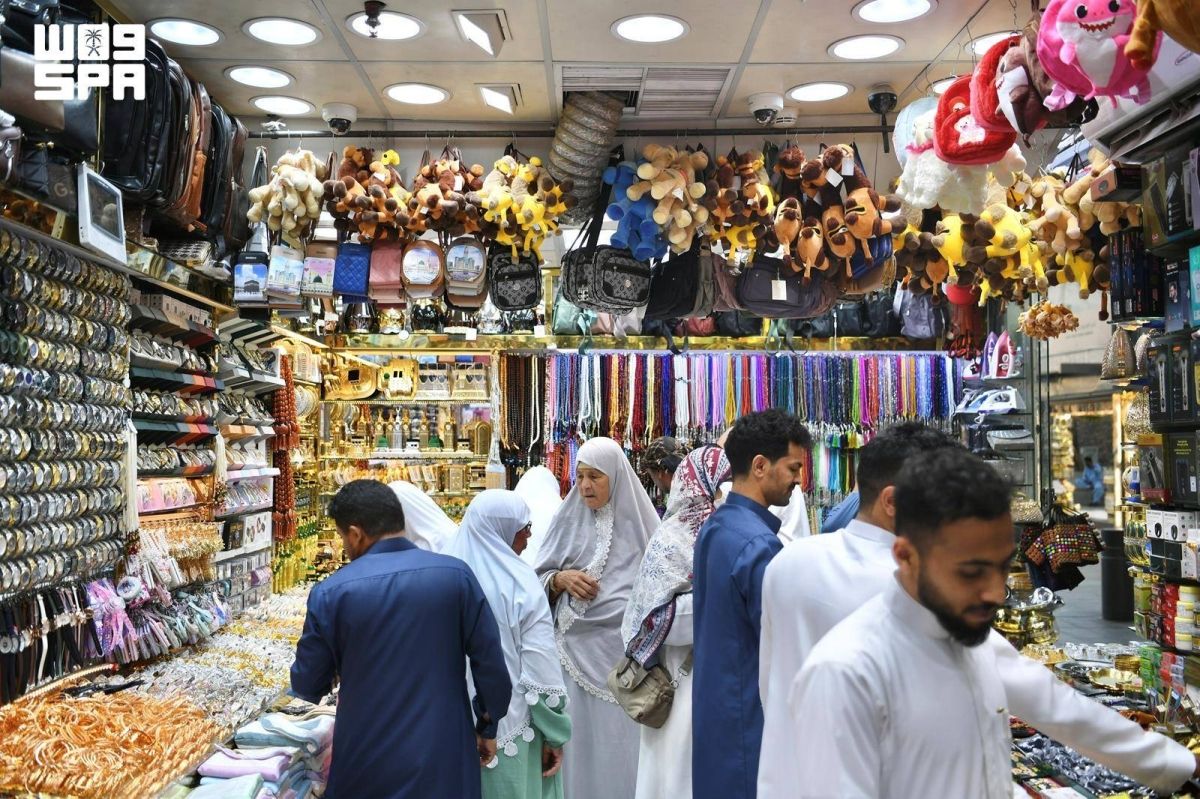 ضيوف الرحمن ينعشون الحركة التجارية في أسواق المدينة المنورة