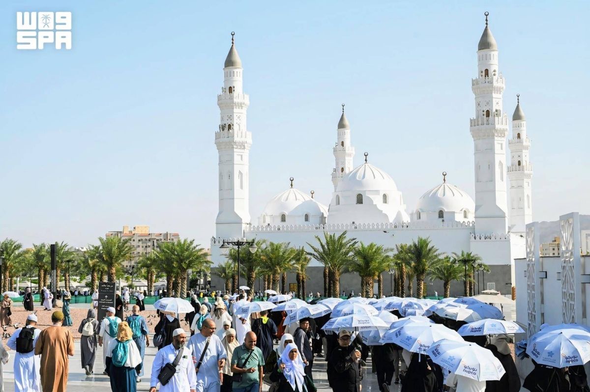 مبادرة «لرحلة آمنة» تواصل دعم ضيوف الرحمن في ساحات مسجد قباء