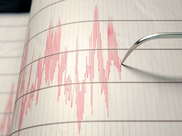زلزال ارتدادي بقوة 5.7 درجة يضرب إقليماً في الفلبين