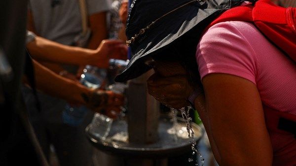 موجة حر تضرب أوروبا مع حرارة تلامس 40 مئوية