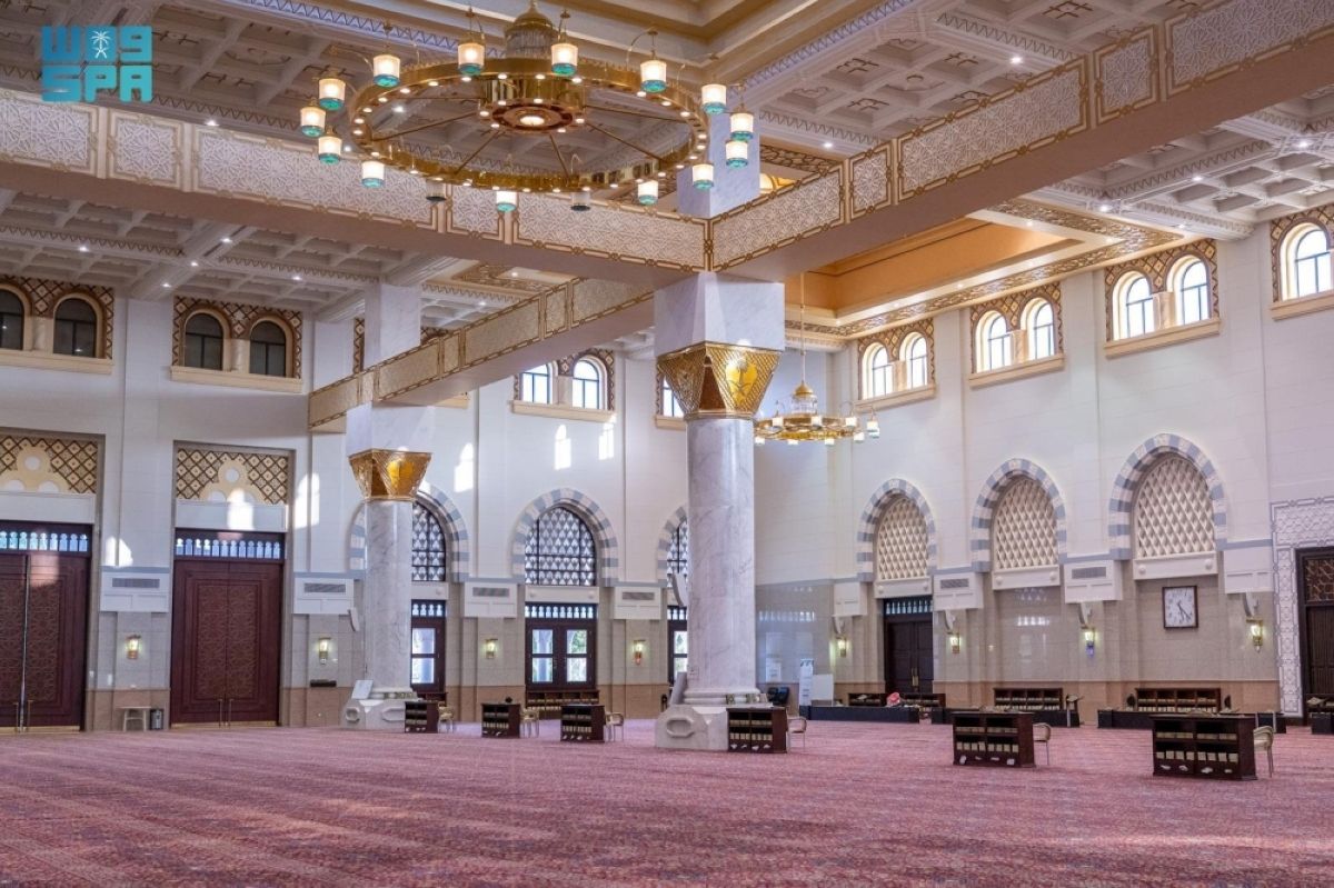 جامع الملك فهد بعيون الجواء.. 
صرح ديني ومعماري يجمع العبادة والخدمة الثقافية
