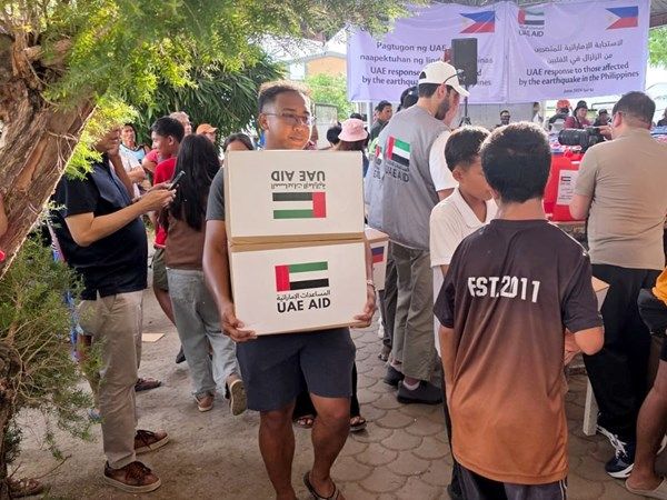 فريق الاستجابة الإماراتي يتفقّد مركز إيواء متضرري الزلزال جنوبي الفلبين