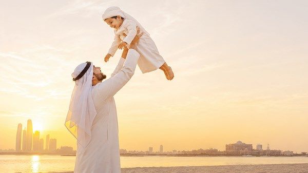 «الأب» في صميم السياسات الأسرية الإماراتية
