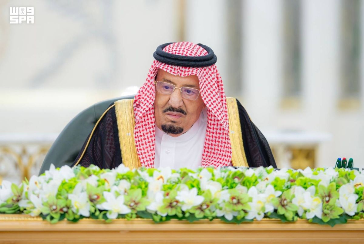 خادم الحرمين الشريفين يرأس جلسة مجلس الوزراء في جدة
