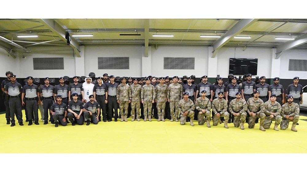 قائد عام شرطة أبوظبي يطّلع على منظومة العمل المروري في المناطق الخارجية