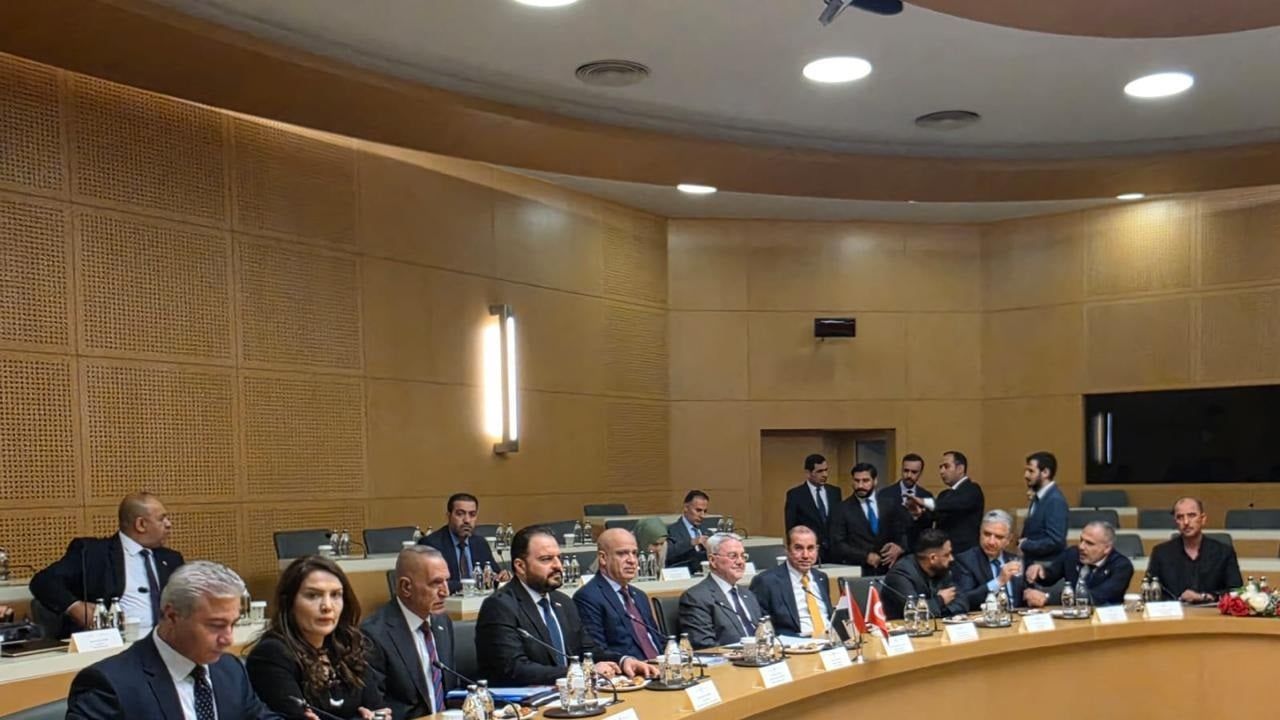 وفد عراقي يبحث في أنقرة مستقبل خط الأنابيب مع تركيا واستمرار تصدير النفط