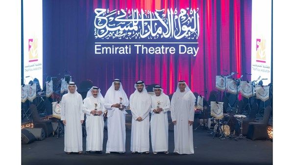 سلطان بن أحمد القاسمي يشهد حفل اليوم الإماراتي للمسرح