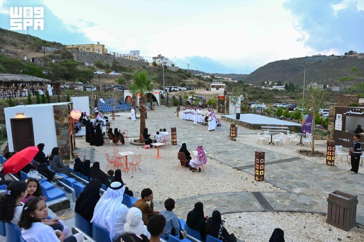 عروض الفلكلور الشعبي
تثري تجربة زوار قصور أبو سراح