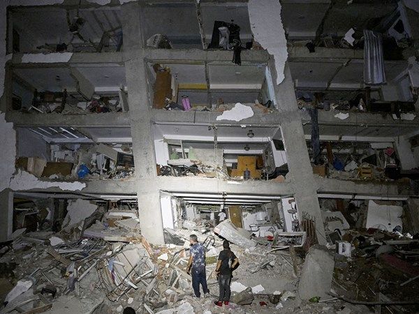 استمرار جهود الإغاثة في زلزالي فنزويلا وحصيلة الضحايا ترتفع إلى 4118 قتيلاً