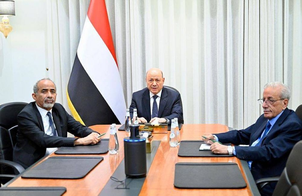 الرئاسي اليمني: لن نسمح برحلات إيرانية غير شرعية إلى صنعاء
