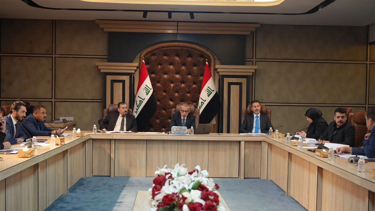 قانون منح الموظف إجازة 5 سنوات امام رئاسة البرلمان