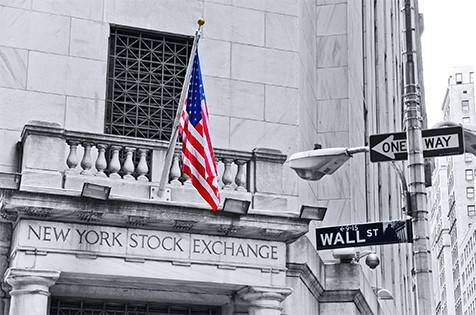 الداو جونز يغلق منخفضاً بأكثر من 1150 نقطة متكبداً أكبر خسائر يومية منذ أبريل 2025