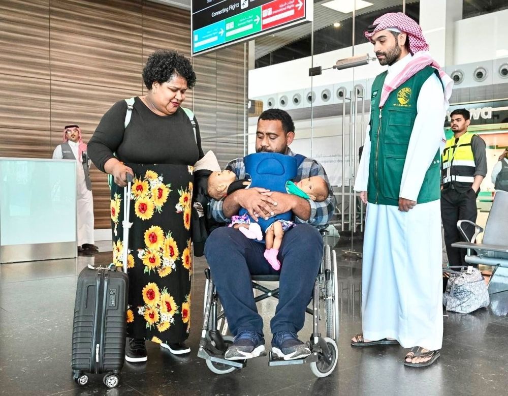 أخبار من السعودية.. إنفاذًا لتوجيهات القيادة.. وصول التوأم الملتصق الفيجي "جيسيبيل وديسيسيا" إلى الرياض