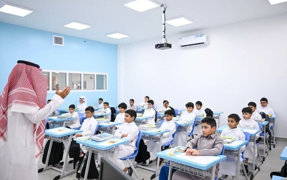 أخبار من السعودية.. مشرف متخصص للمدارس منخفضة الأداء.. «التعليم» تعتمد معيارية إشراف جديدة