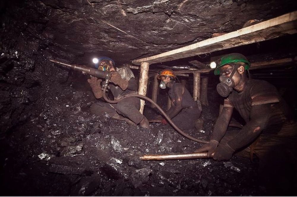 مصرع 34 عاملًا إثر انفجار داخل مجمع لمناجم الفحم في باكستان