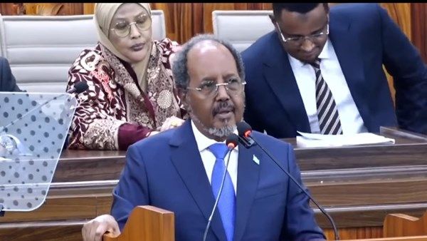 الرئيس الصومالي: حركة الشباب الإرهابية "في تراجع"