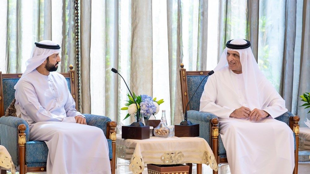 حاكم رأس الخيمة يستقبل سلطان النيادي.. ويطلع على برنامج الجاهزية الوطنية «غطاريف»
