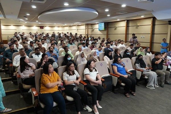 "إقامة دبي" تعزز سلامة القوى العاملة عبر "صيف بلا مخاطر"