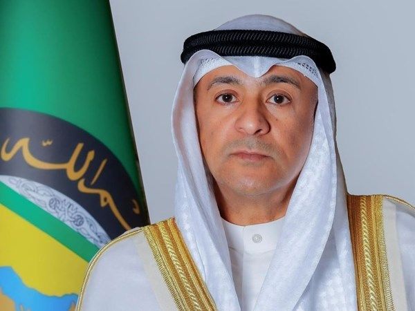 أمين عام مجلس التعاون يدين الاعتداء الإيراني على ناقلتين لـ"أدنوك" في مضيق هرمز
