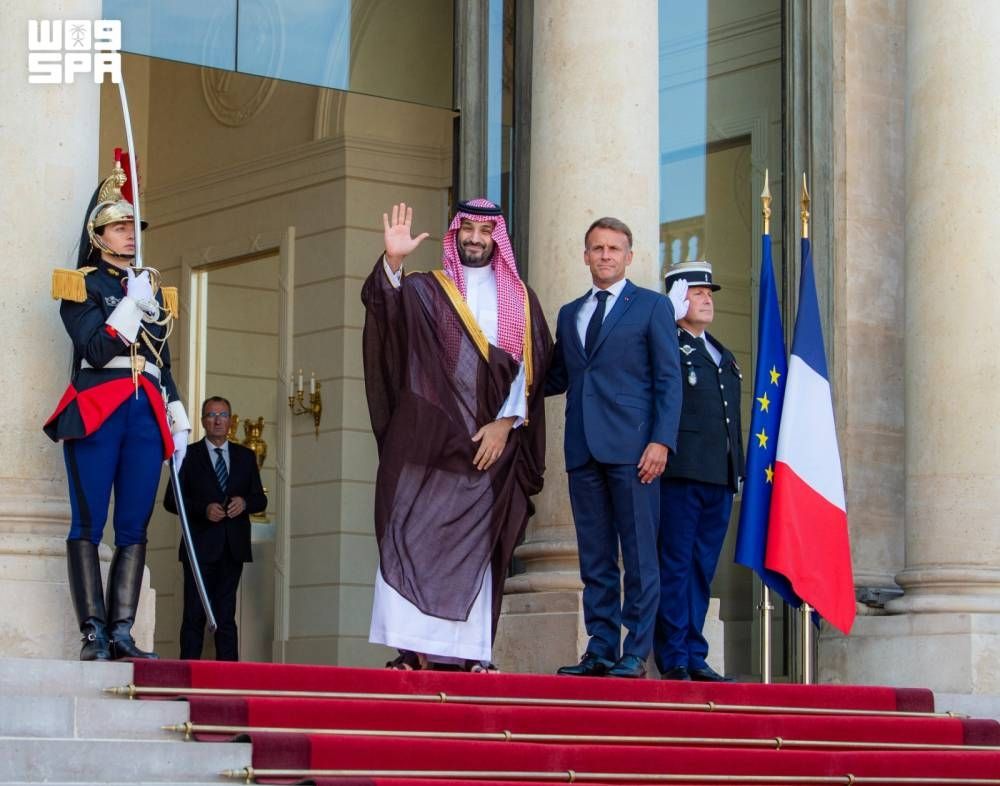الرئيس الفرنسي يستقبل ولي العهد في قصر الإليزيه