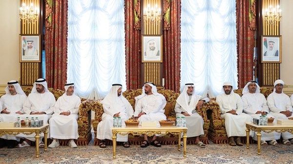سيف بن زايد يعزي بوفاة حرم محمد بن بطي آل حامد